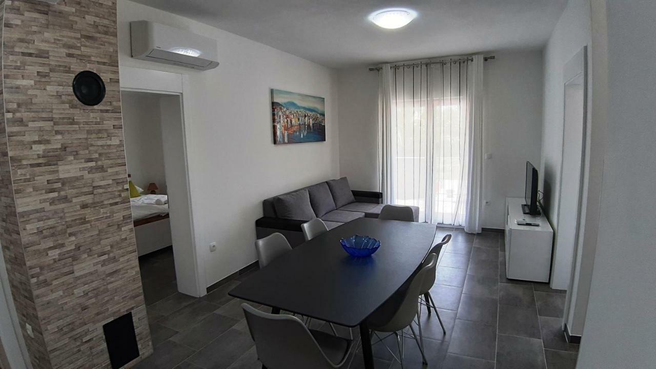 Relax Apartment Starigrad Paklenica Bagian luar foto