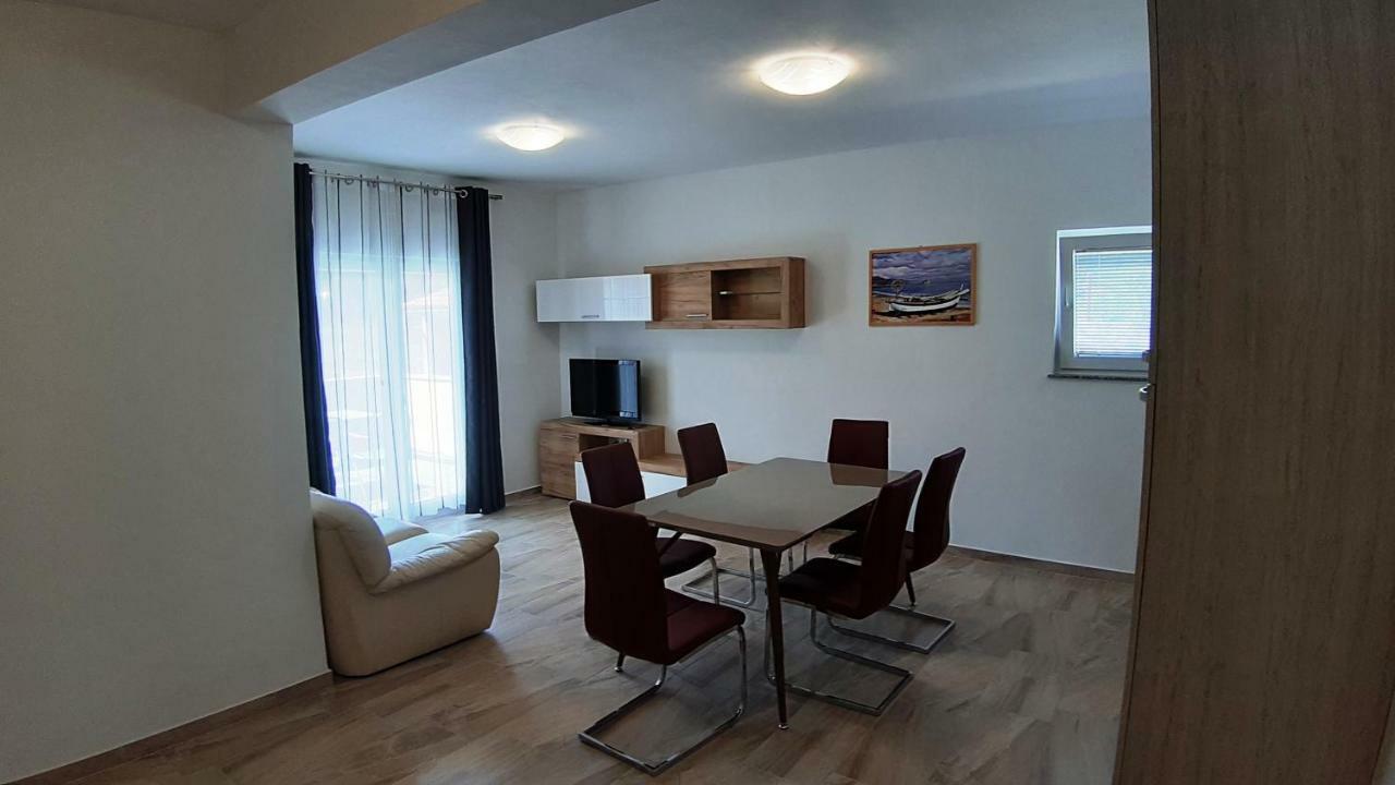 Relax Apartment Starigrad Paklenica Bagian luar foto