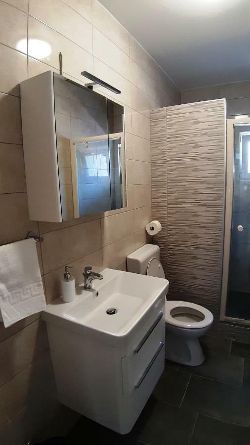 Relax Apartment Starigrad Paklenica Bagian luar foto